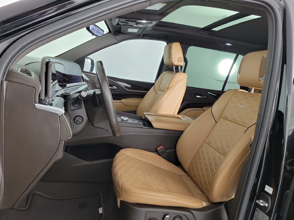 Used 2022 Cadillac Escalade Premium Luxury AWD/4WD image 19