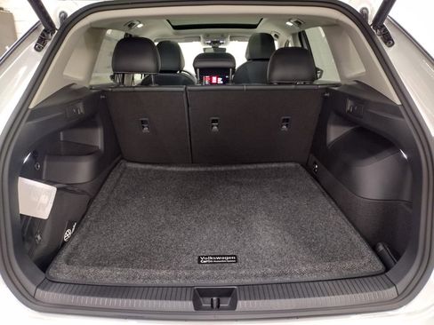 New 2025 Volkswagen Tiguan SE image 16