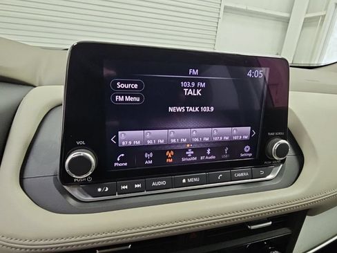 Used 2025 Nissan Rogue SV FWD image 15