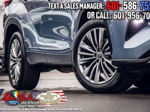 Used 2021 Toyota Highlander Platinum image 2