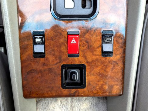 Used 1987 Mercedes-Benz 560 SL image 25