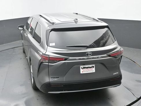 New 2026 Toyota Sienna Limited FWD image 31