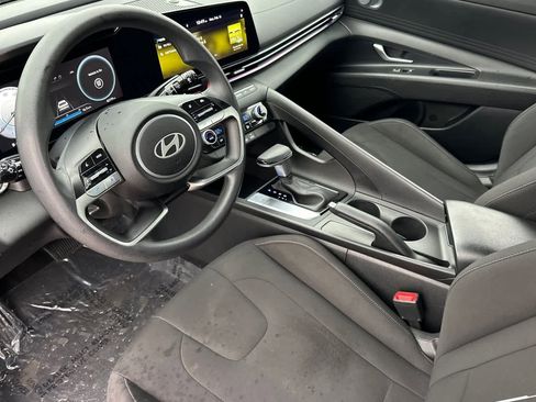 Used 2024 Hyundai Elantra SEL image 12