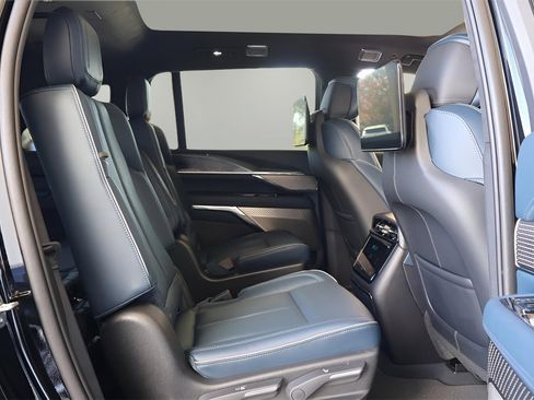 New 2025 Cadillac Escalade IQ Luxury 2 w/ LPO, Radiant Package image 18