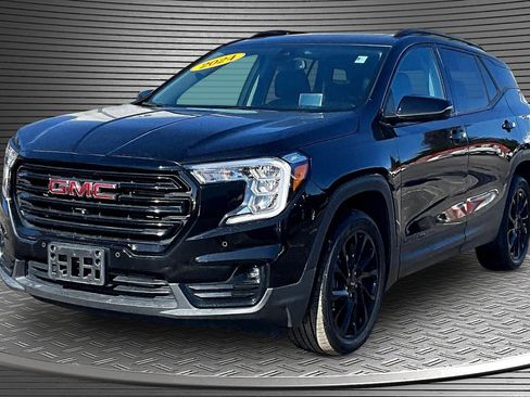 Used 2024 GMC Terrain SLT w/ Infotainment Package II image 3