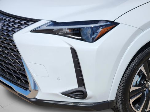 New 2026 Lexus UX 300h FWD image 21