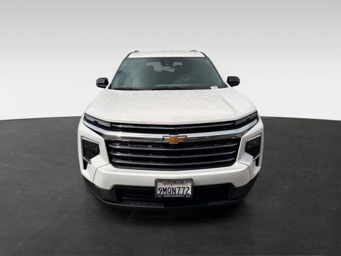 Used 2024 Chevrolet Traverse LT FWD image 6