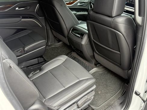 Used 2022 Cadillac Escalade ESV Luxury AWD/4WD image 29