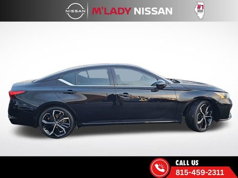 Used 2023 Nissan Altima 2.5 SR w/ SR Premium Package image 3