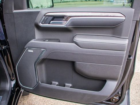 Used 2025 Chevrolet Silverado 1500 LTZ AWD/4WD image 16