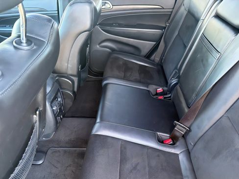 Used 2018 Jeep Grand Cherokee Altitude image 25