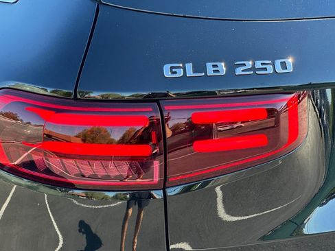 New 2025 Mercedes-Benz GLB 250 250 image 12