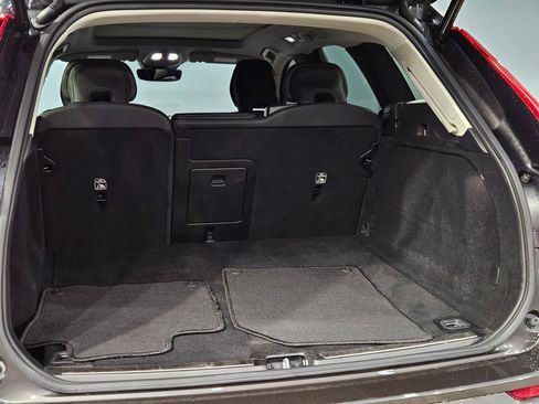 Used 2024 Volvo XC60 B5 Plus image 18