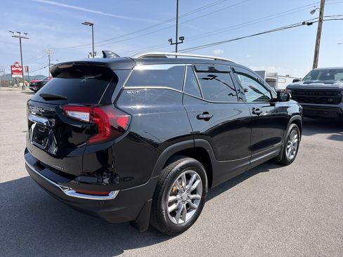 Used 2022 GMC Terrain SLT w/ Infotainment Package II AWD/4WD image 6