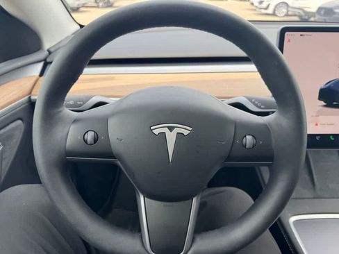 Used 2024 Tesla Model Y Long Range AWD/4WD image 17