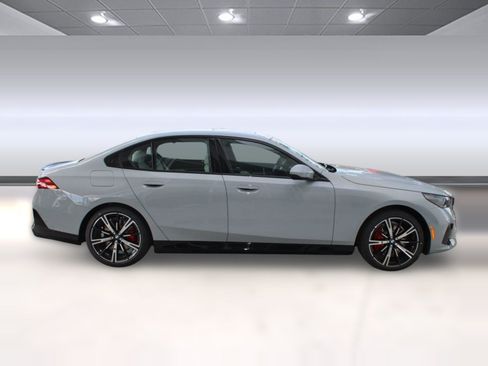 Used 2026 BMW 530i w/ M Sport Package RWD image 8