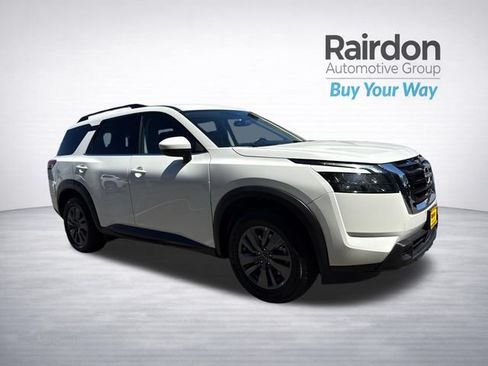 Used 2024 Nissan Pathfinder SV FWD image 1
