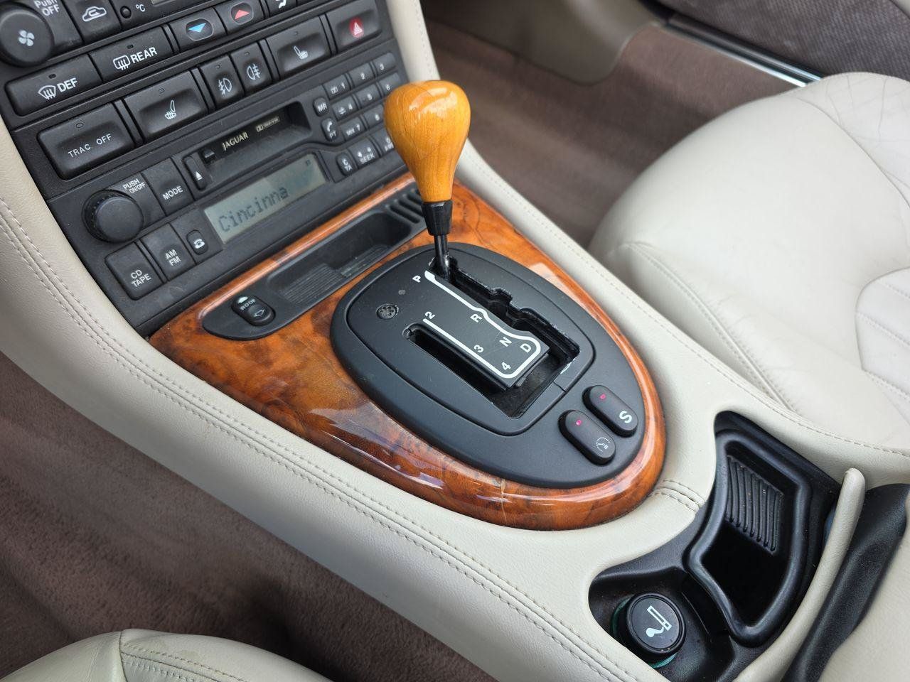 Used 2000 Jaguar XK8 Convertible RWD image 10