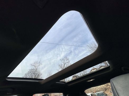 Used 2023 Toyota bZ4X Limited image 32