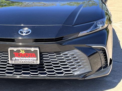 Used 2025 Toyota Camry SE w/ Convenience Package AWD/4WD image 8