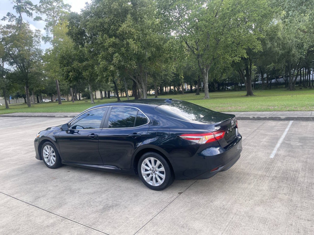 Used 2020 Toyota Camry LE FWD image 20