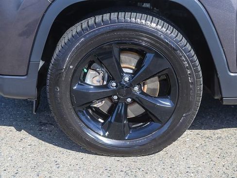 Used 2019 Jeep Cherokee Latitude Plus image 11