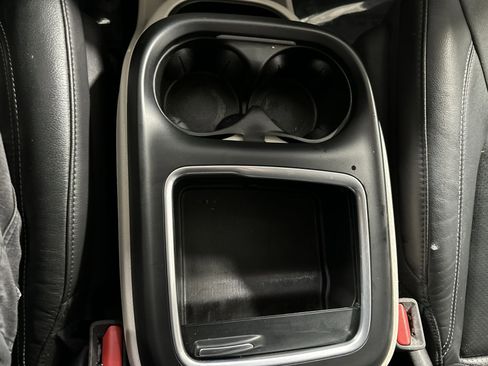 Used 2022 Chrysler Pacifica Touring-L w/ Uconnect Theater Family Group image 30