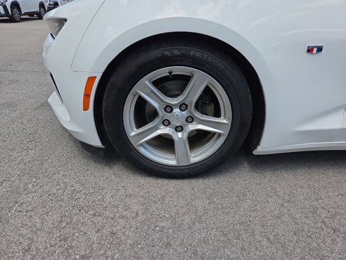 Used 2018 Chevrolet Camaro LT RWD image 19