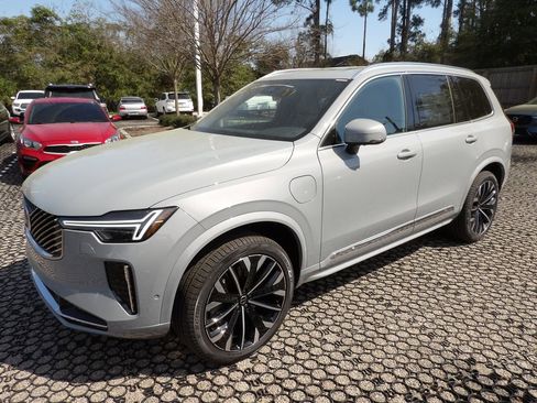 New 2026 Volvo XC90 T8 Plus AWD/4WD image 3