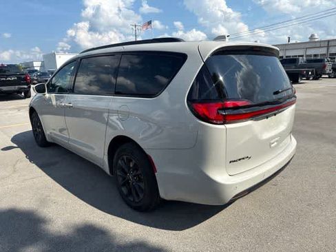Used 2021 Chrysler Pacifica Touring-L w/ S Appearance Package AWD/4WD image 7