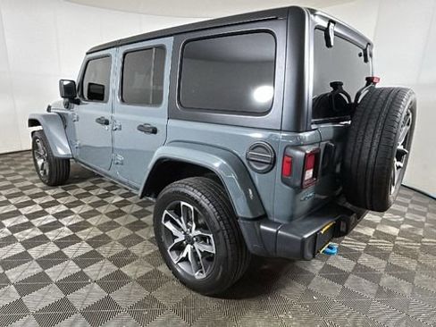 Used 2024 Jeep Wrangler Unlimited AWD/4WD image 5