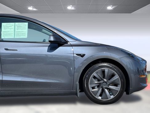 Used 2023 Tesla Model Y Long Range AWD/4WD image 34