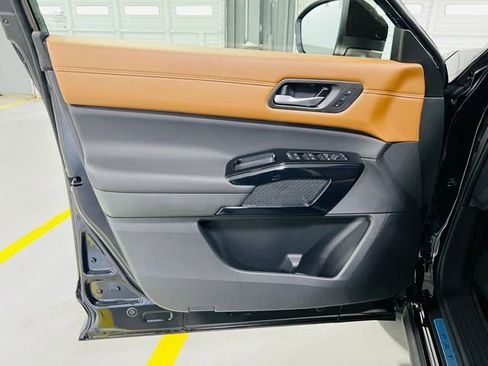 New 2026 Nissan Pathfinder Platinum FWD image 25