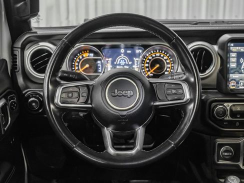 Used 2018 Jeep Wrangler Unlimited Sahara image 15