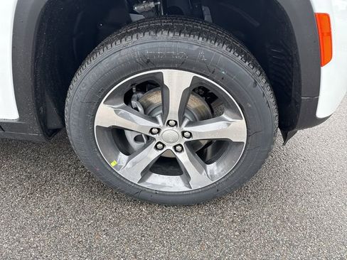 New 2026 Jeep Grand Cherokee Limited image 9