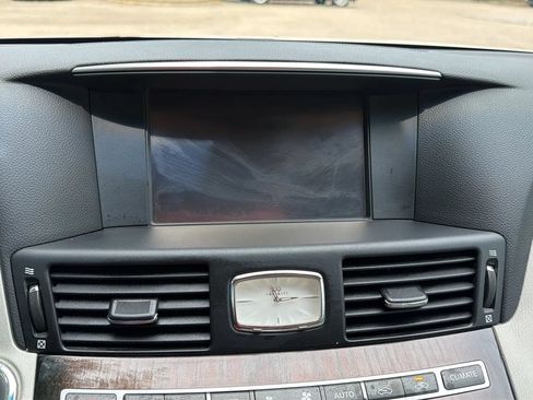 Used 2016 INFINITI Q70 L 3.7 w/ Deluxe Touring Package RWD image 10