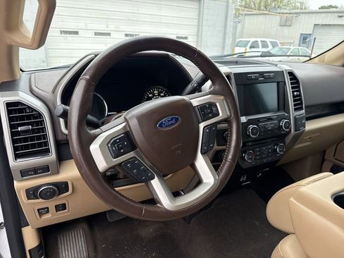 Used 2018 Ford F150 Lariat image 15