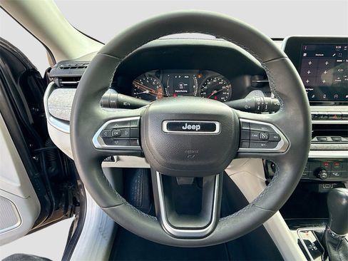 Used 2022 Jeep Compass Latitude image 12