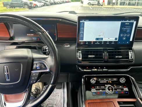 Used 2022 Lincoln Navigator Reserve AWD/4WD image 19