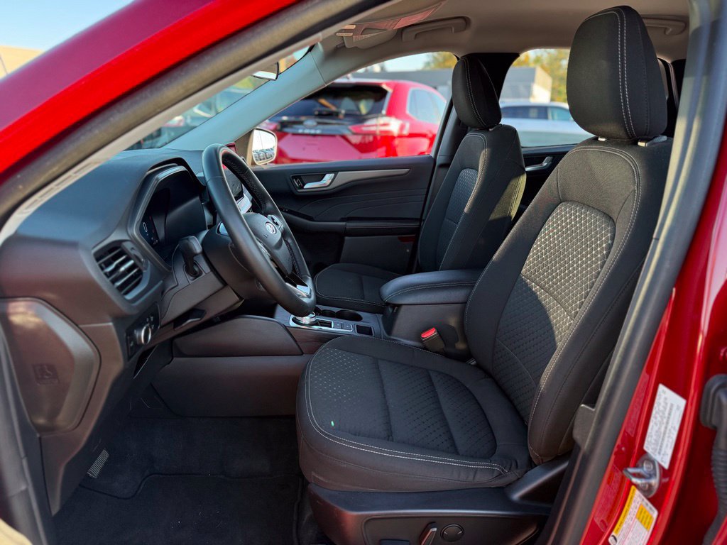 Used 2023 Ford Escape Active w/ Tech Pack #2 AWD/4WD image 11