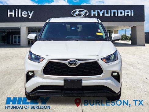 Used 2021 Toyota Highlander LE FWD image 6