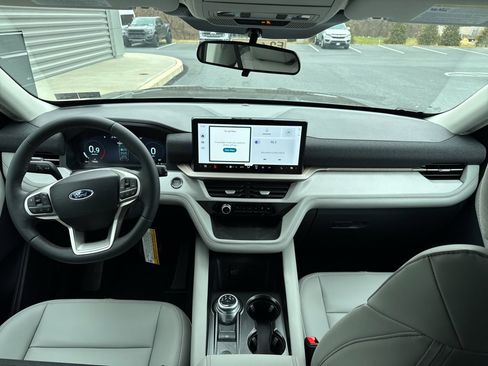 New 2026 Ford Explorer Active w/ Active Comfort Package image 3