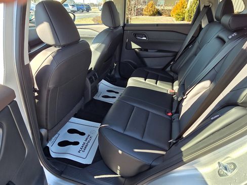 Used 2023 Nissan Rogue SV w/ SV Premium Package image 8