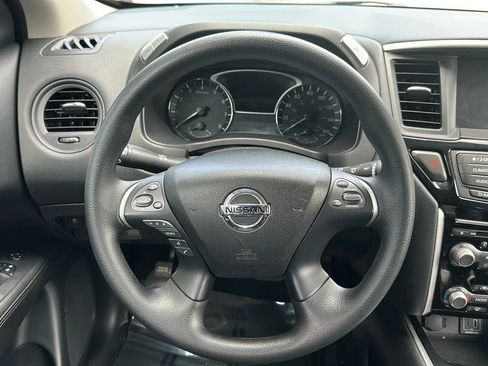 Used 2019 Nissan Pathfinder S AWD/4WD image 32