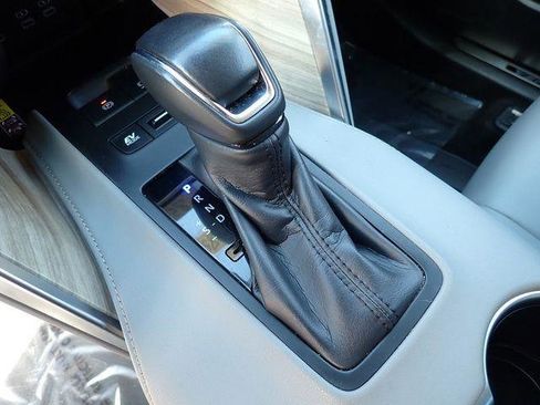 Certified 2023 Toyota Venza XLE image 24