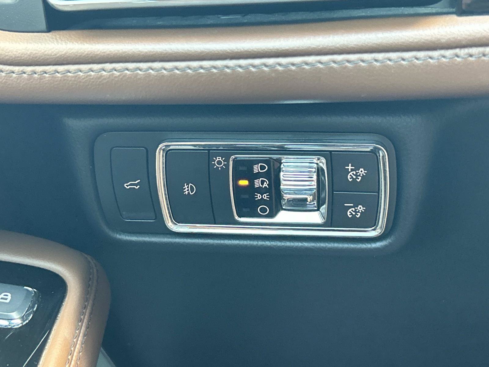Used 2021 Lincoln Aviator Reserve w/ Equipment Group 202A AWD/4WD image 39