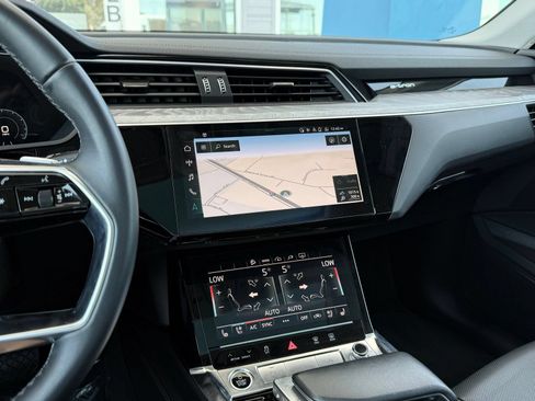 Used 2023 Audi e-tron Premium Plus w/ Premium Plus Package AWD/4WD image 43
