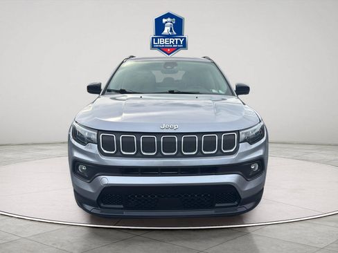 Used 2022 Jeep Compass Latitude w/ Sun and Sound Group AWD/4WD image 1