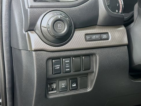 Used 2021 Nissan Titan PRO-4X w/ Pro-4x Convenience Package image 10