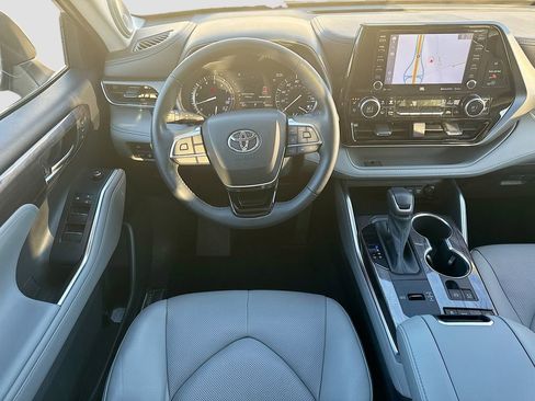 Used 2020 Toyota Highlander Limited image 29